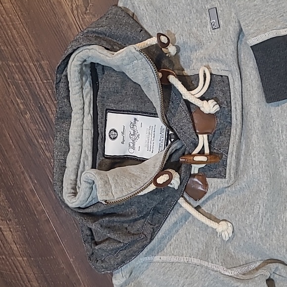 Under Two Flags Gray Pullover Hoodie Small - Picture 3 of 8